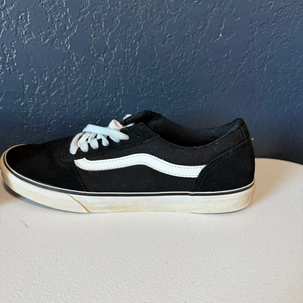 Vans Ward Low Top Sneakers Women 7.5 Black White Canvas Suede Skate Shoes